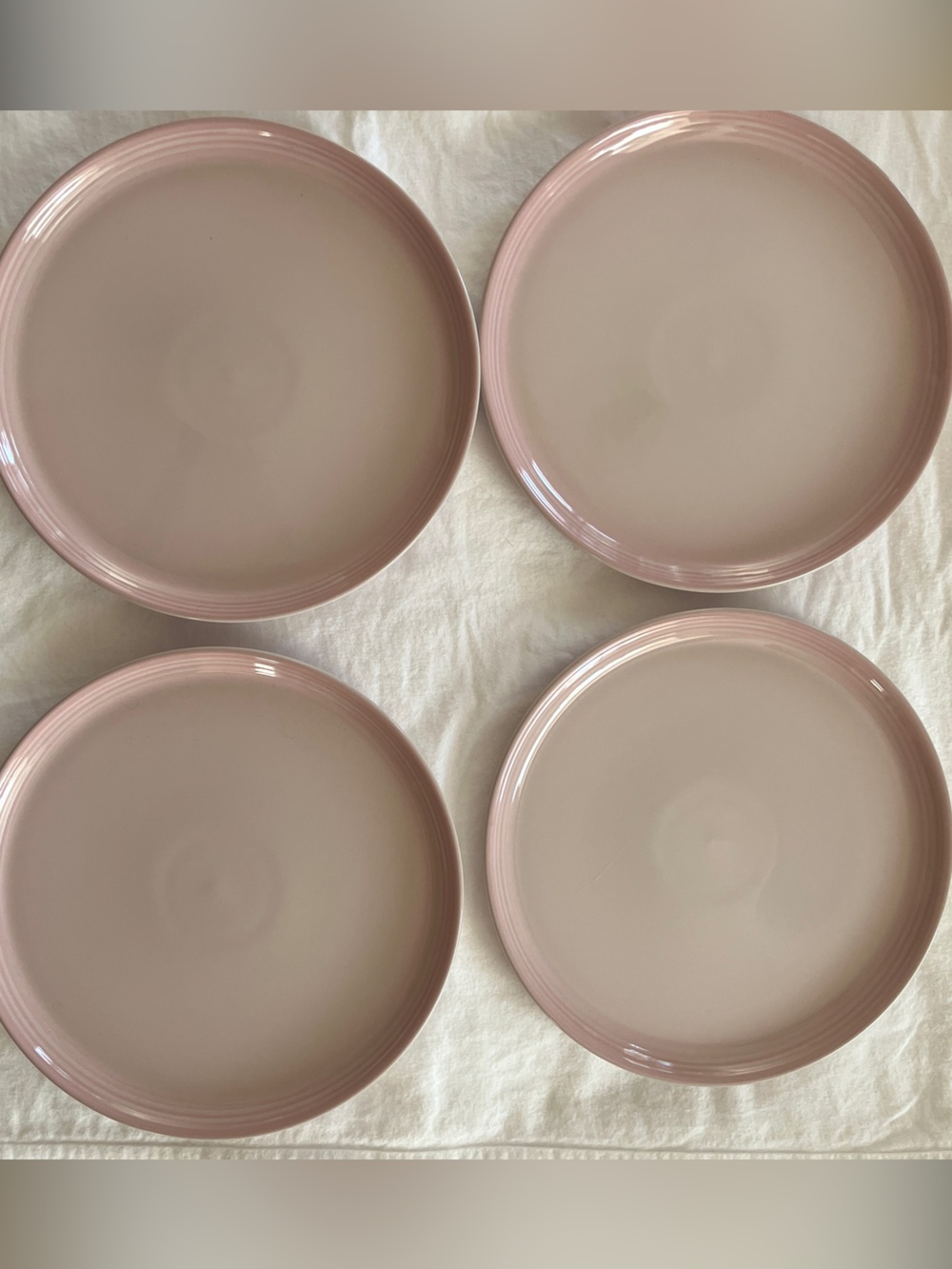 Le Creuset Shell Pink salad Plates - Set of 4 - Picture 1 of 3